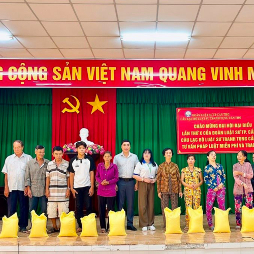 Tư Vấn Pháp Luật Miễn Phí và Tặng Quà Cho Các Hộ Nghèo